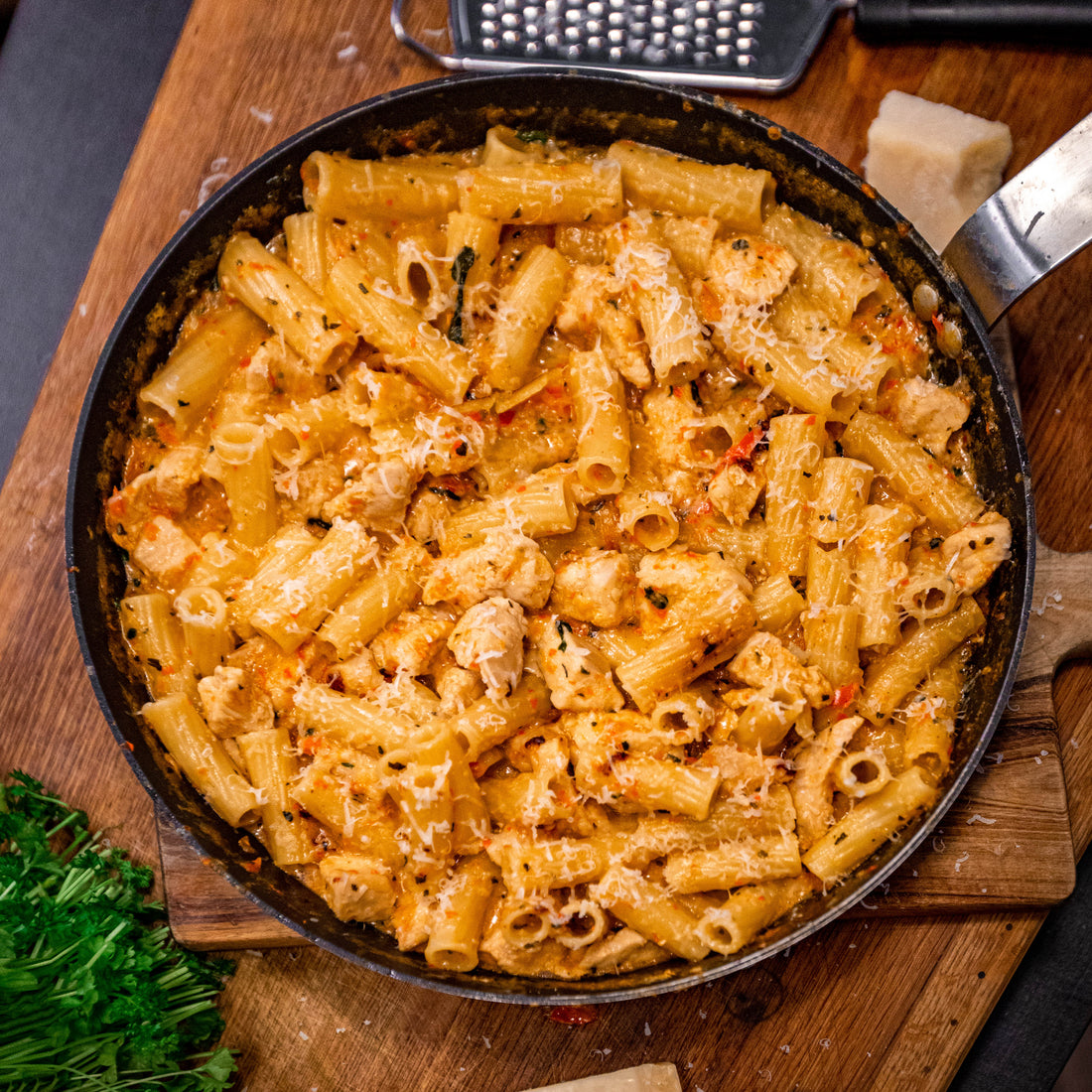 Pasta med basilikakyckling